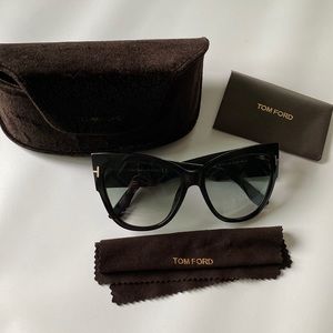 Tom Ford Anoushka sunglasses.